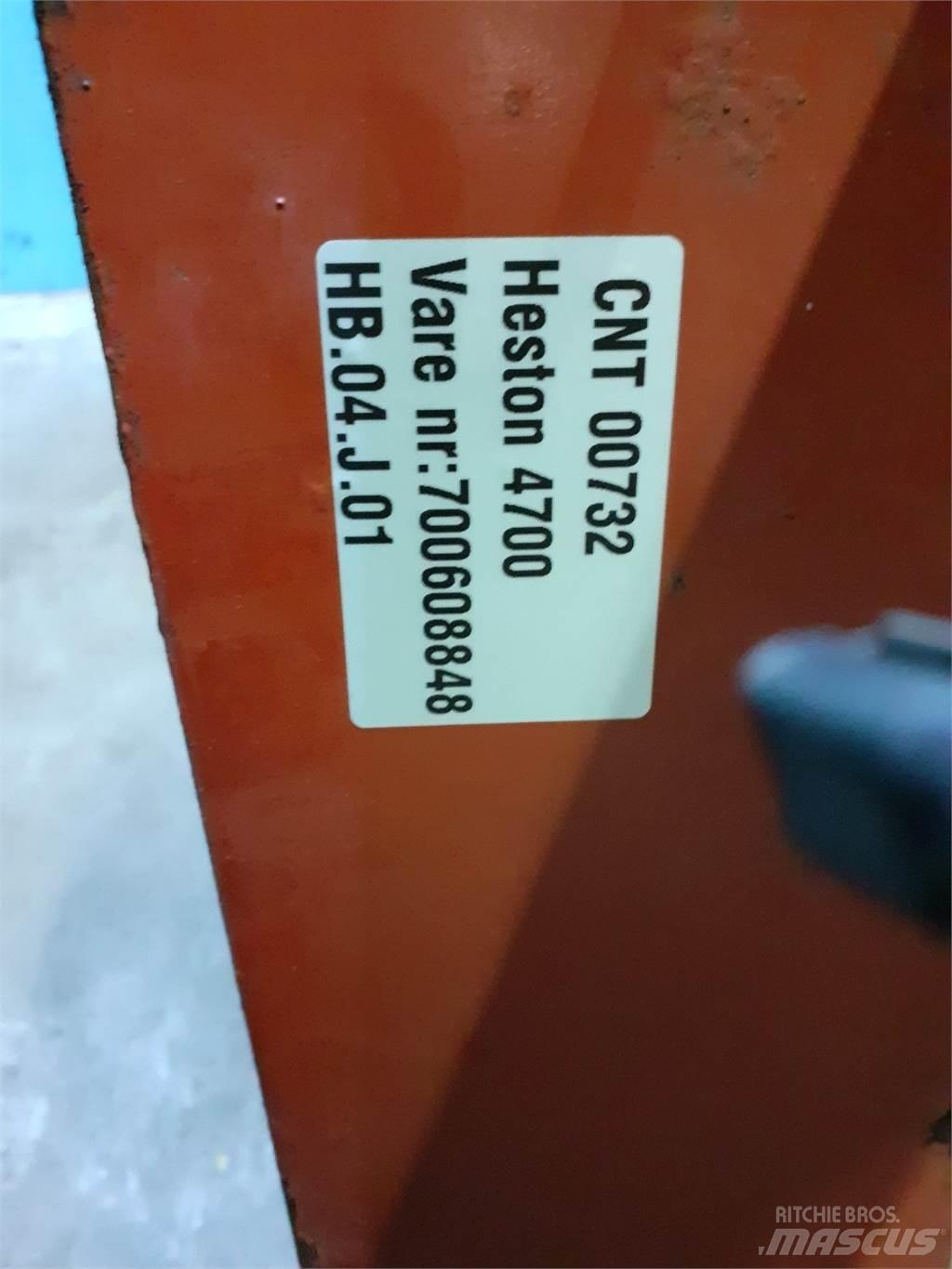 Hesston 4700 Стяги за бали