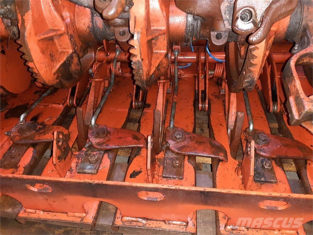 Hesston 4700 Друга техника за жънене на фураж