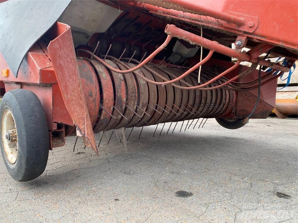 Hesston 4700 Балопреси квадратни
