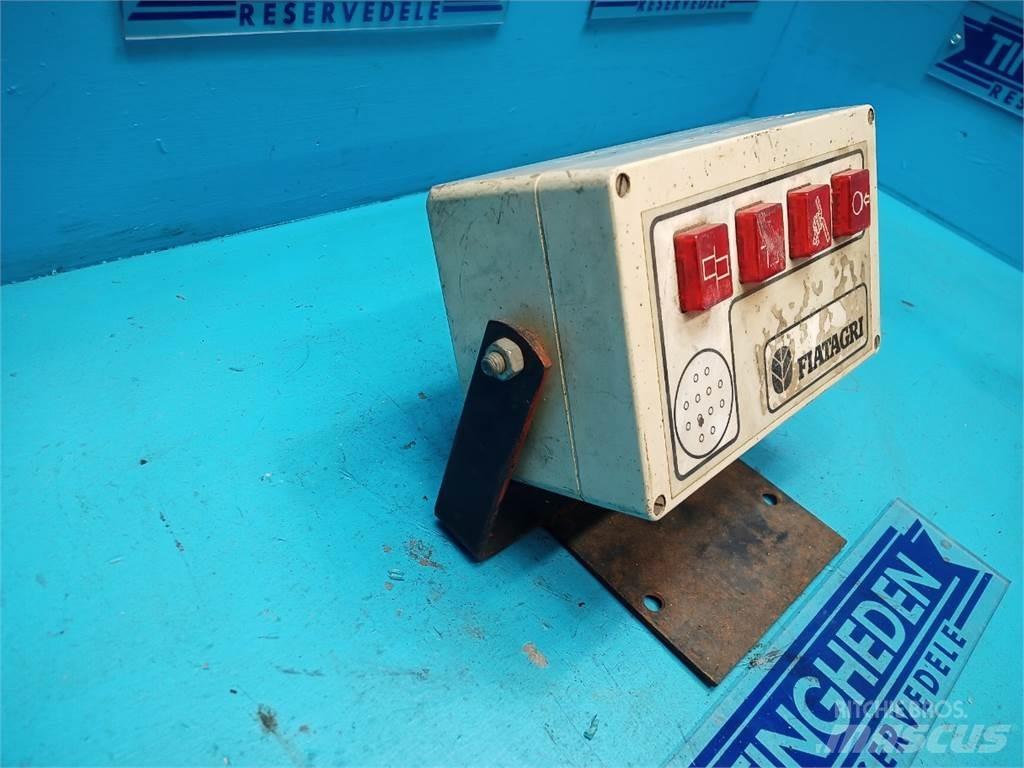 Hesston 4700 Електроники