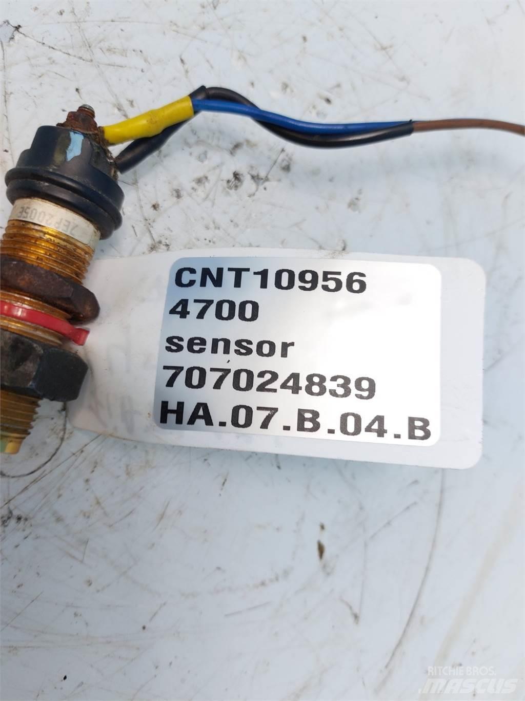 Hesston 4700 Електроники