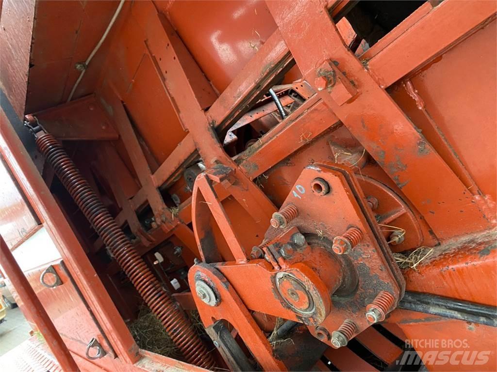 Hesston 4700 Балопреси квадратни
