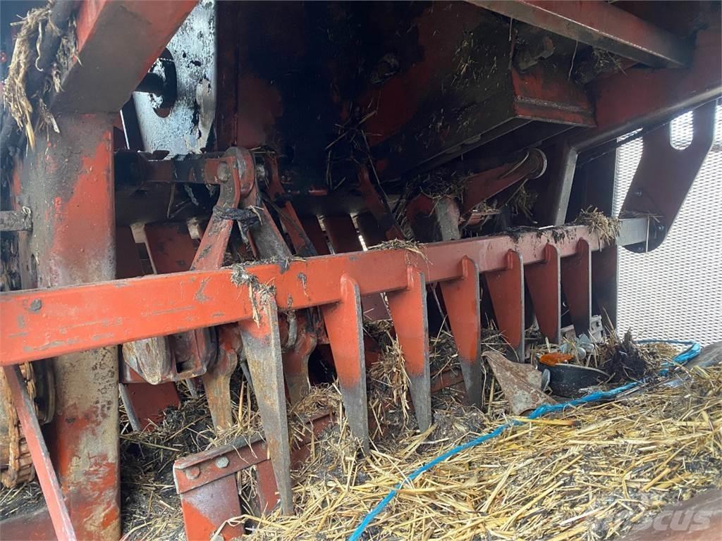 Hesston 4800 Балопреси квадратни
