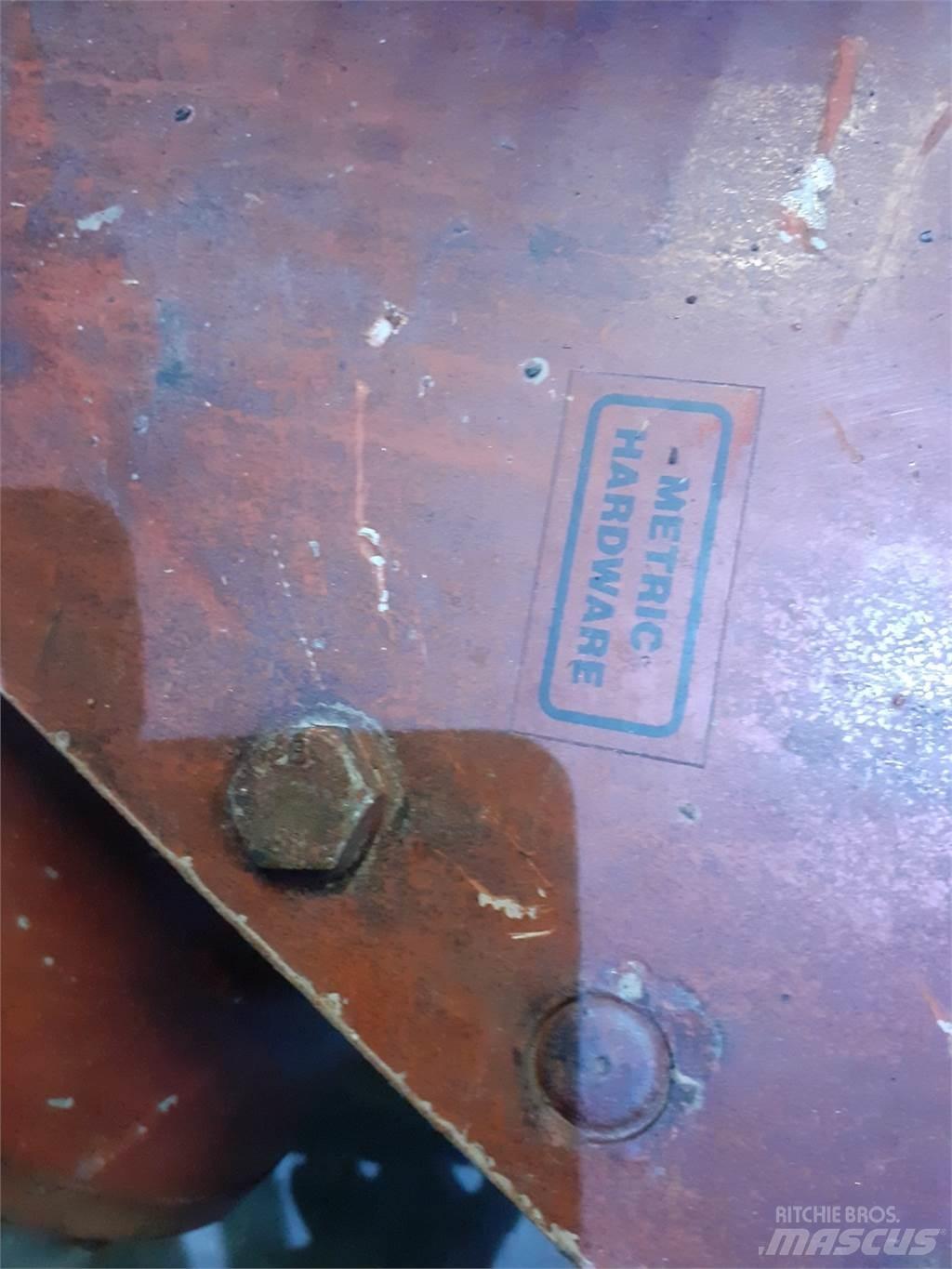 Hesston 4900 Предаване
