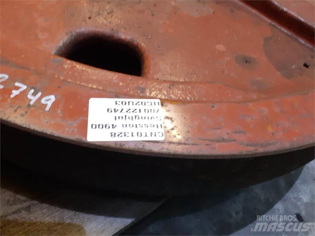 Hesston 4900 Предаване