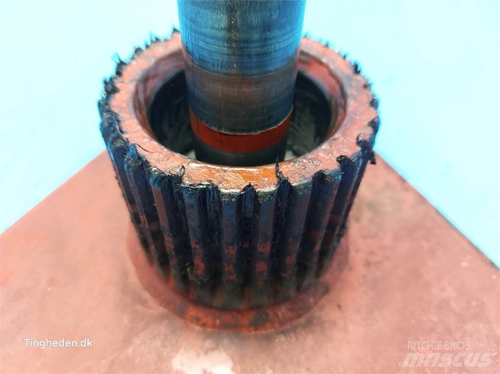 Hesston 4900 Предаване