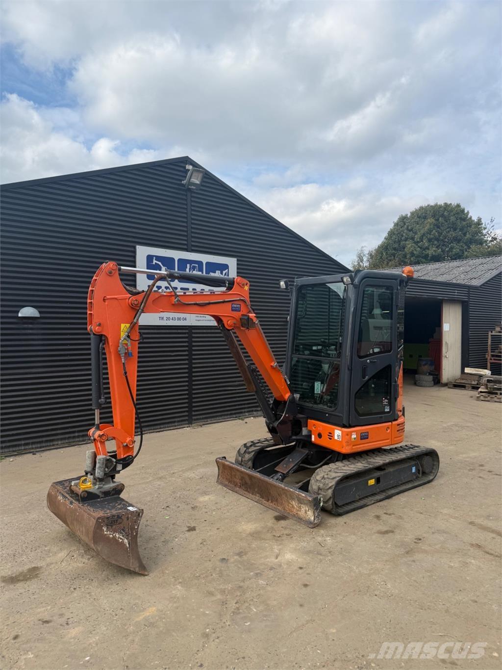 Hitachi ZX26U Мини екскаватори < 7 т