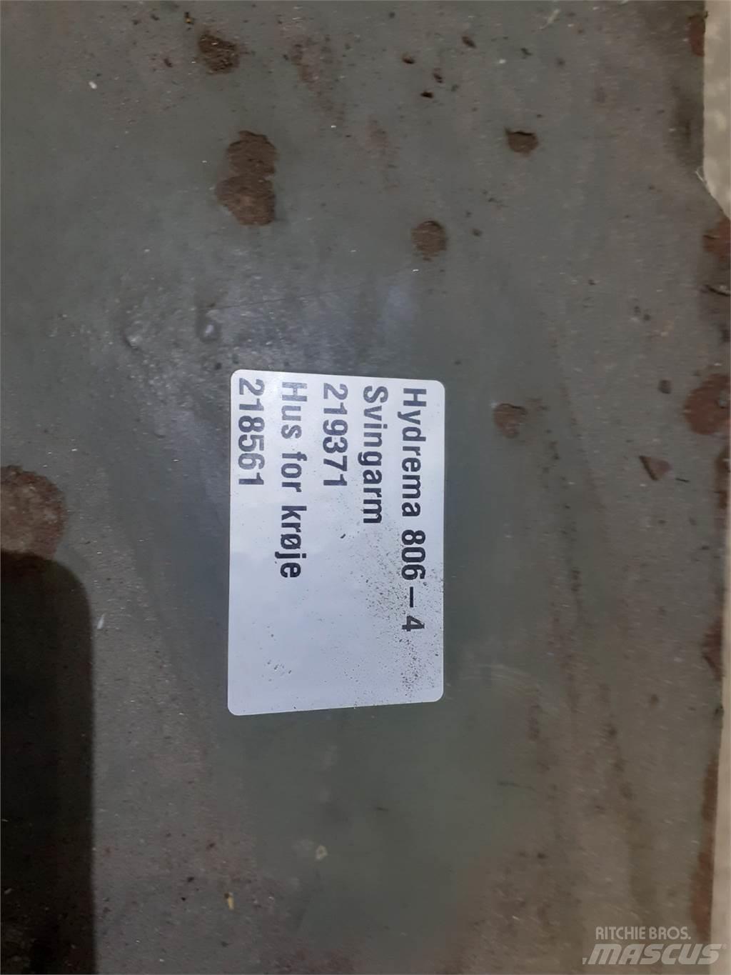 Hydrema 806 Товарачи със заден ескаватор