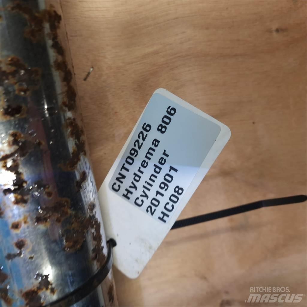 Hydrema 806 Товарачи със заден ескаватор