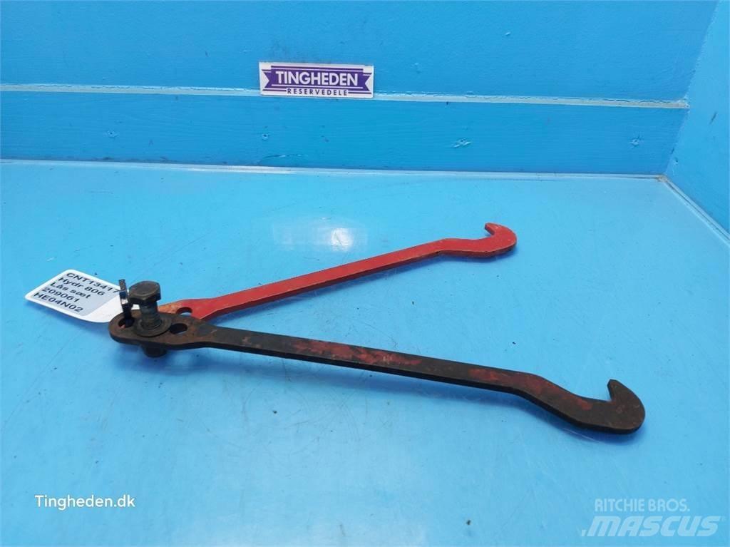 Hydrema 806 Други компоненти