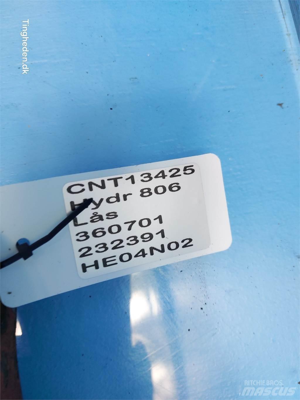 Hydrema 806 Товарачи със заден ескаватор
