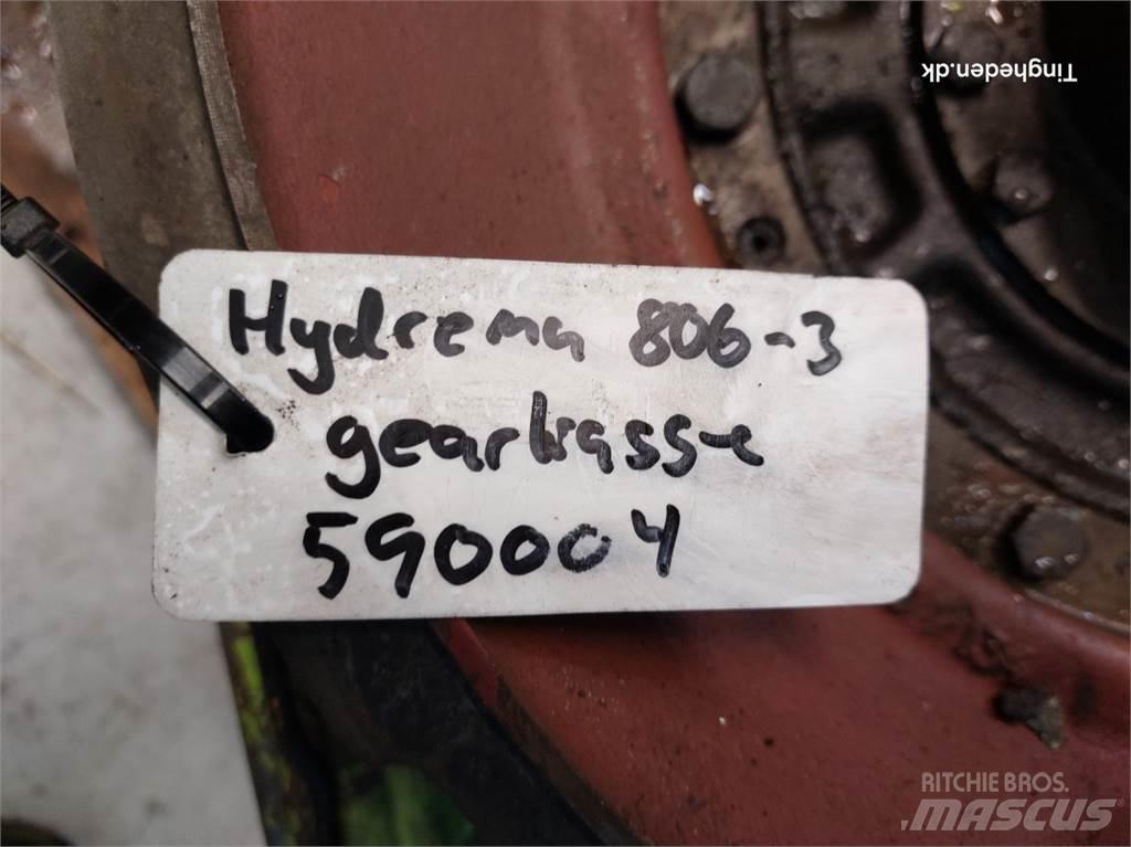 Hydrema 806 Предаване