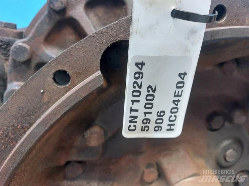 Hydrema 906 Предаване