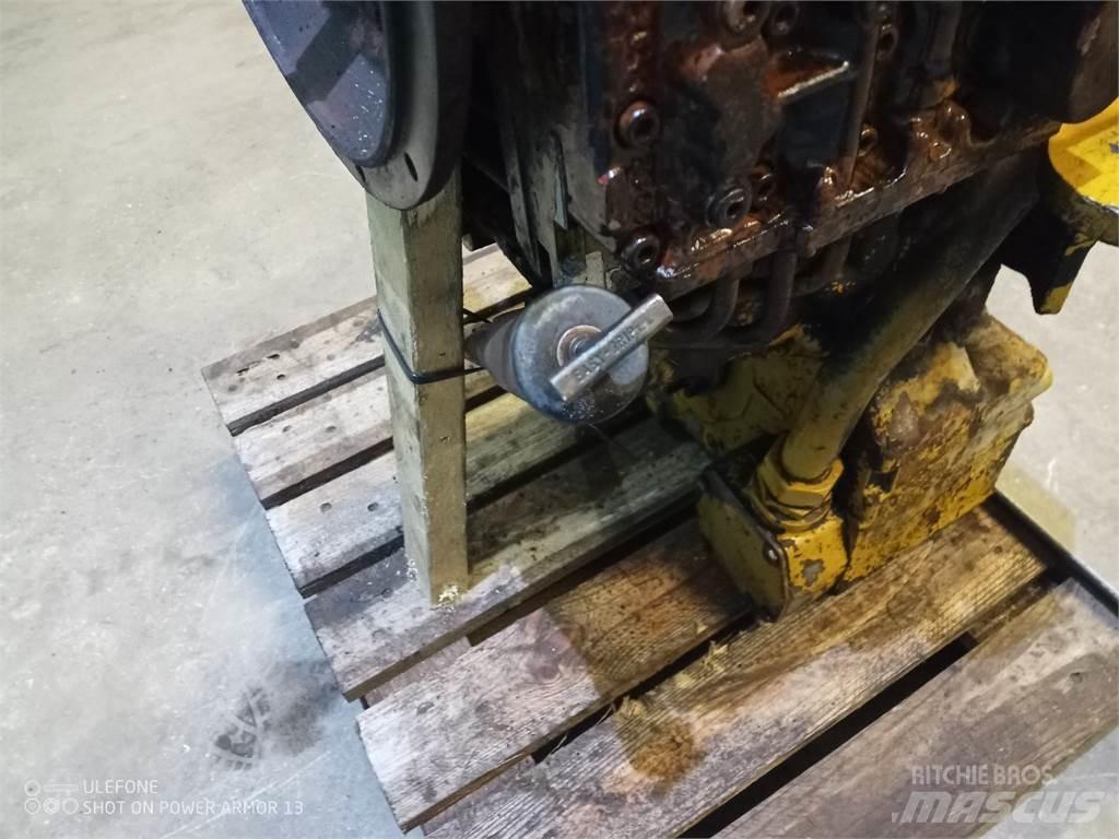 Hydrema 906A Предаване