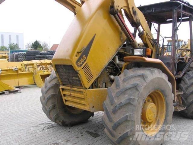 Hydrema 906B Товарач със заден ексватор