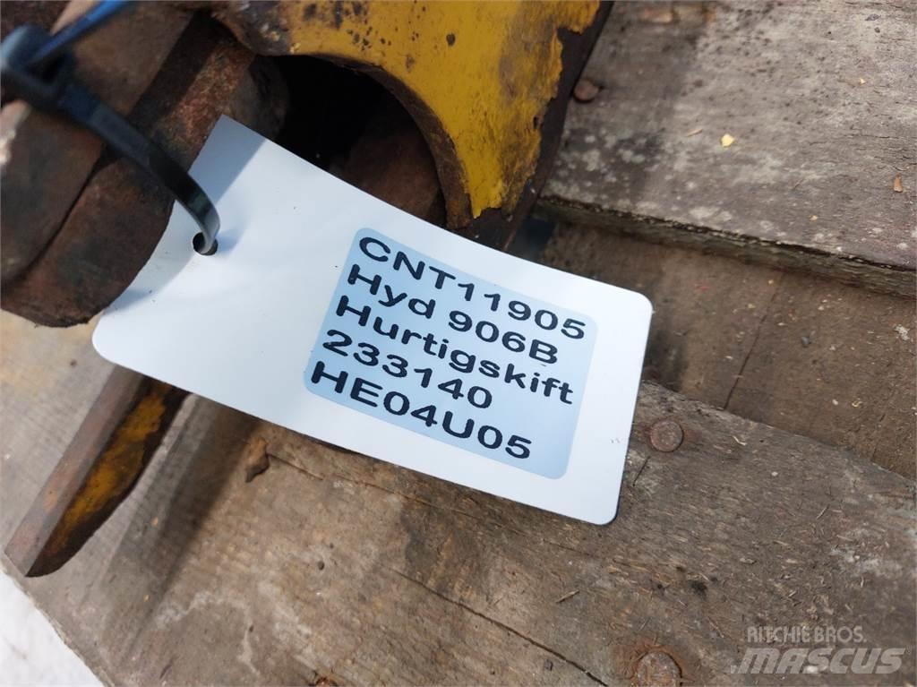 Hydrema 906B Бързи съединители
