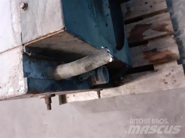 Hydrema 906C Радиатори
