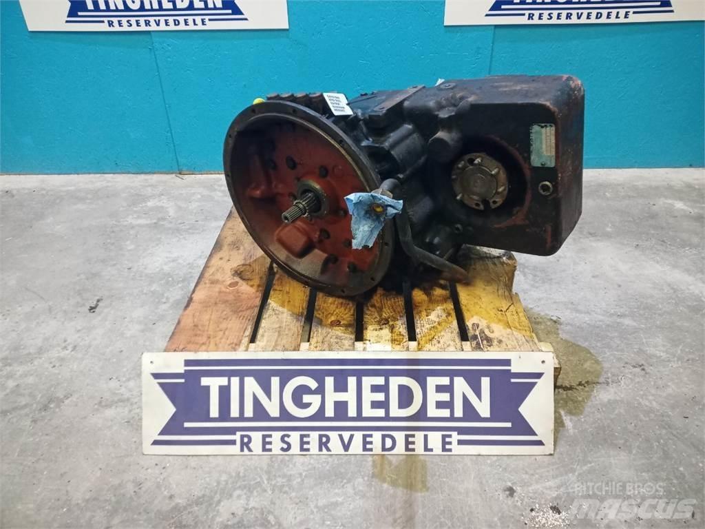 Hydrema 906C Предаване