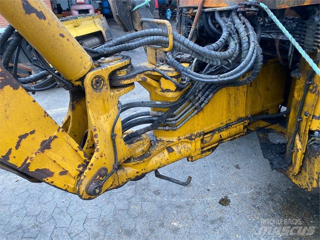 Hydrema 906C Товарач със заден ексватор