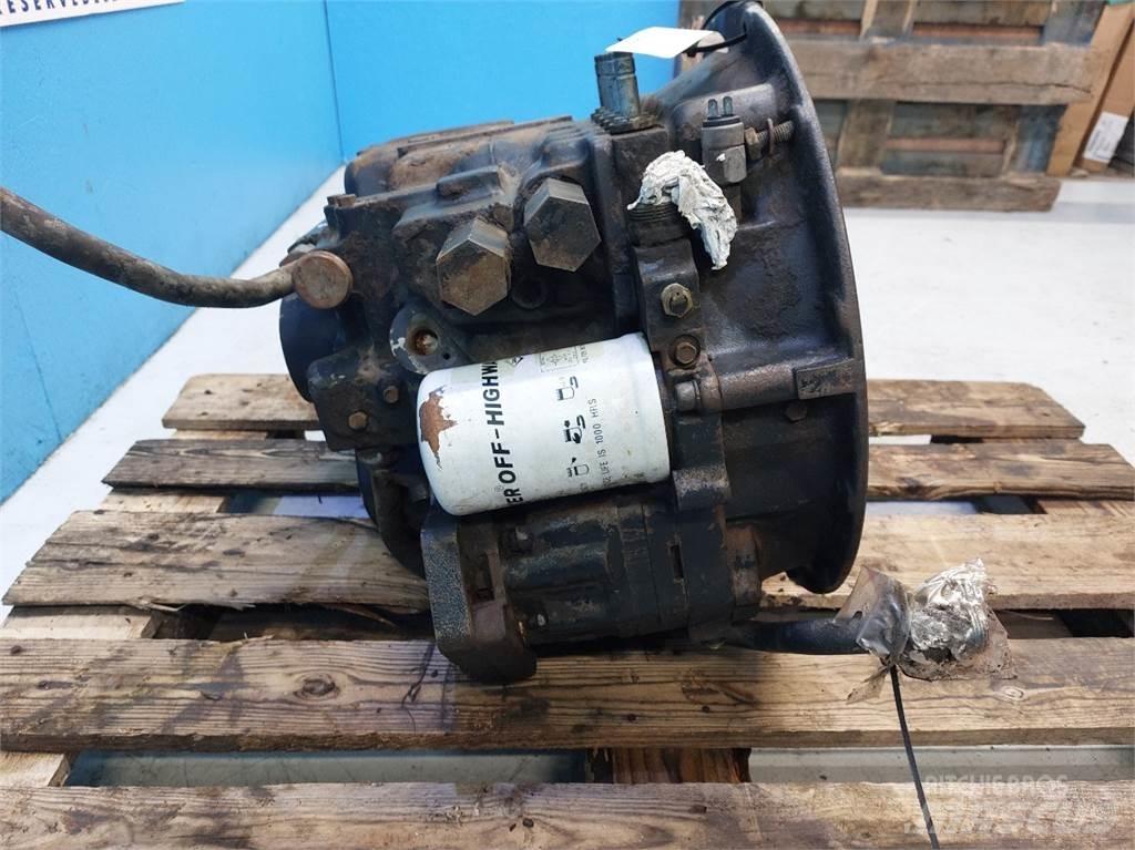 Hydrema 906C Предаване