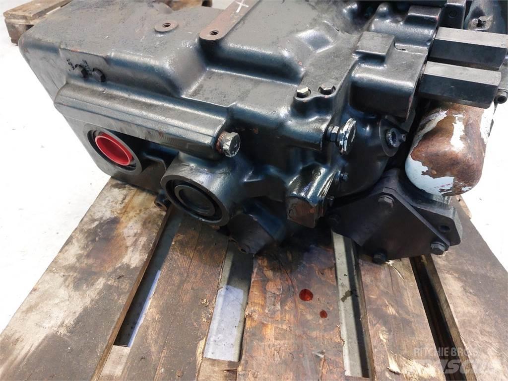 Hydrema 906C Предаване