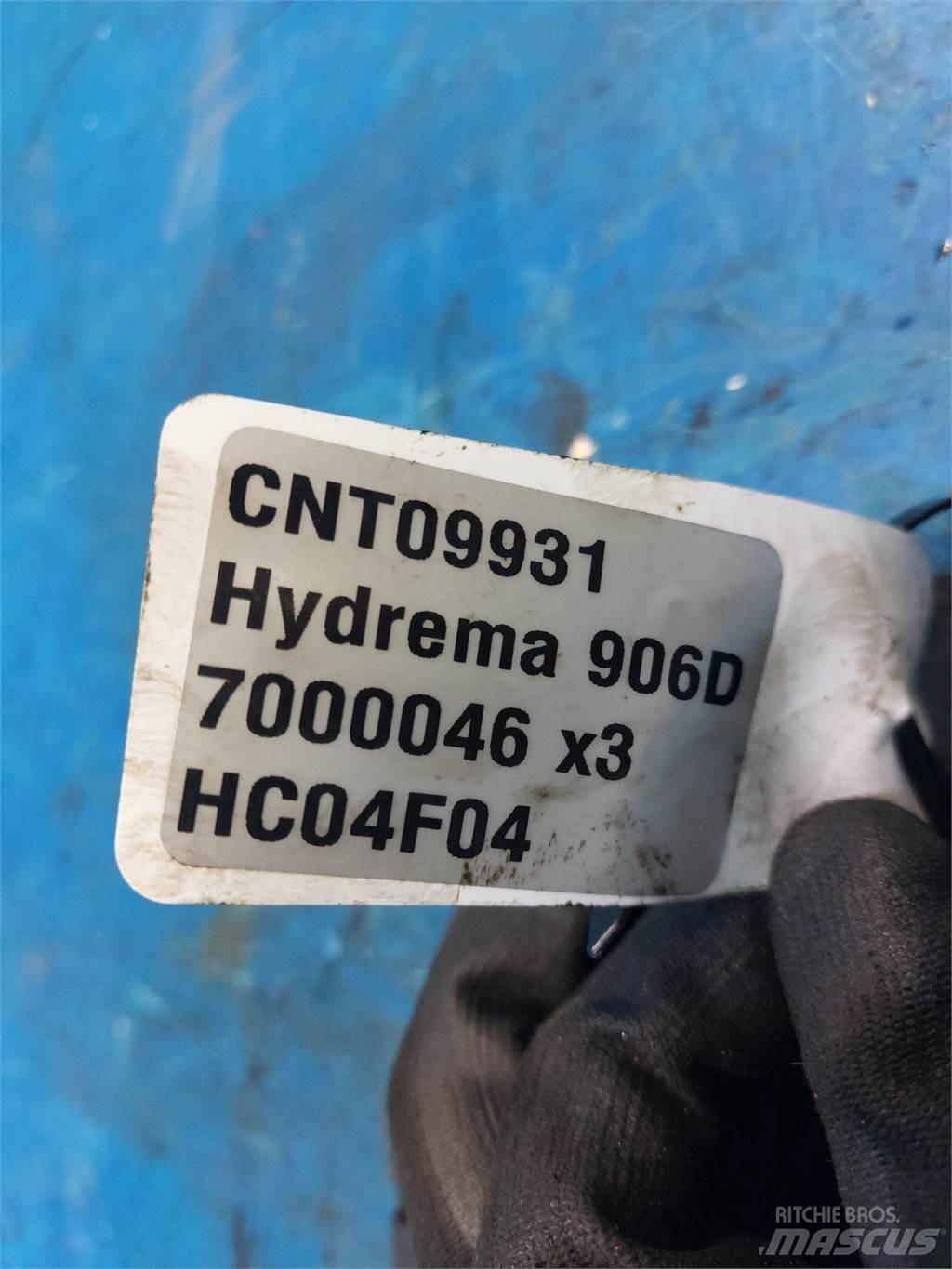 Hydrema 906D Предаване