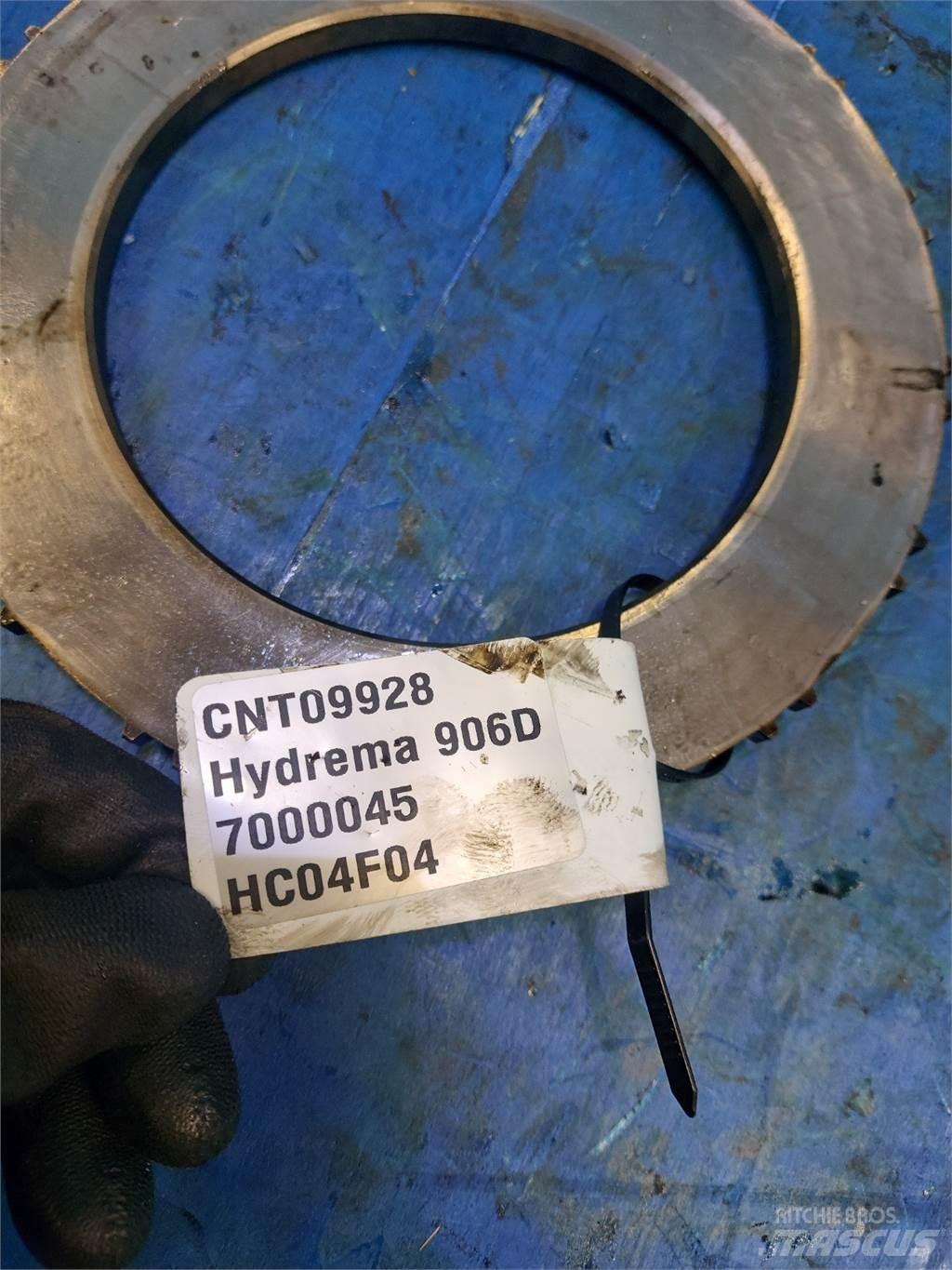 Hydrema 906D Предаване