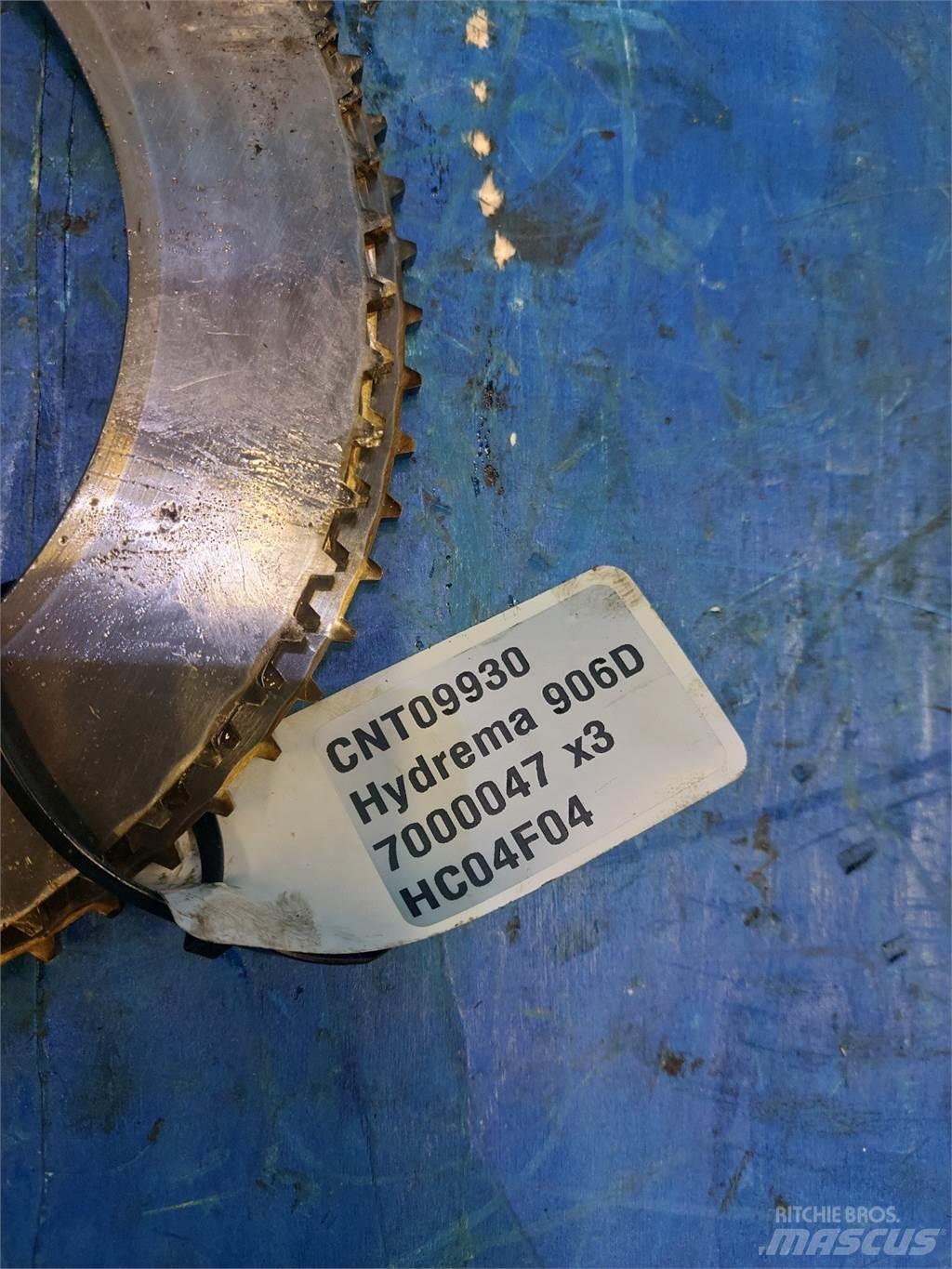 Hydrema 906D Предаване