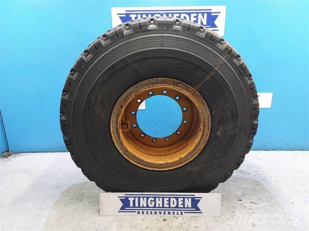 JCB 25 20.5R25 Гуми
