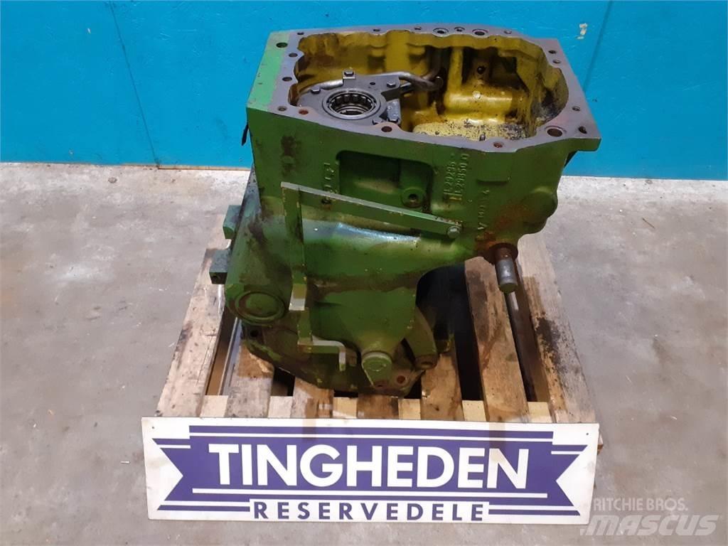 John Deere  Предаване
