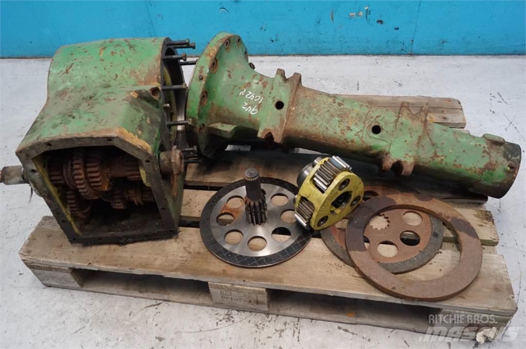 John Deere 1042 Предаване