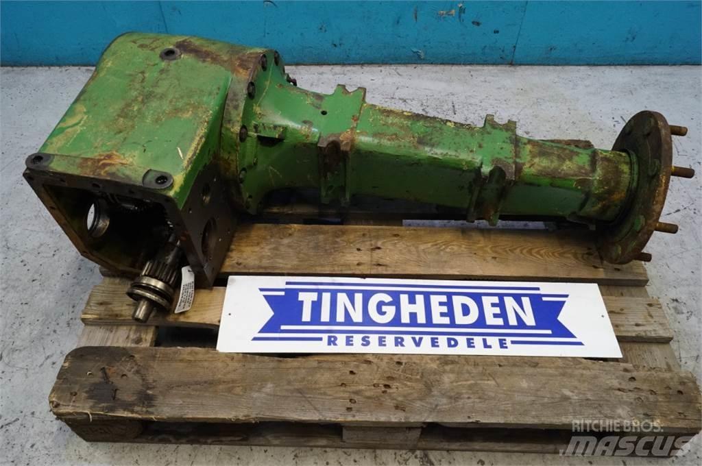 John Deere 1042 Предаване