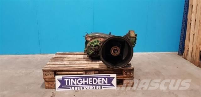 John Deere 1065 Предаване