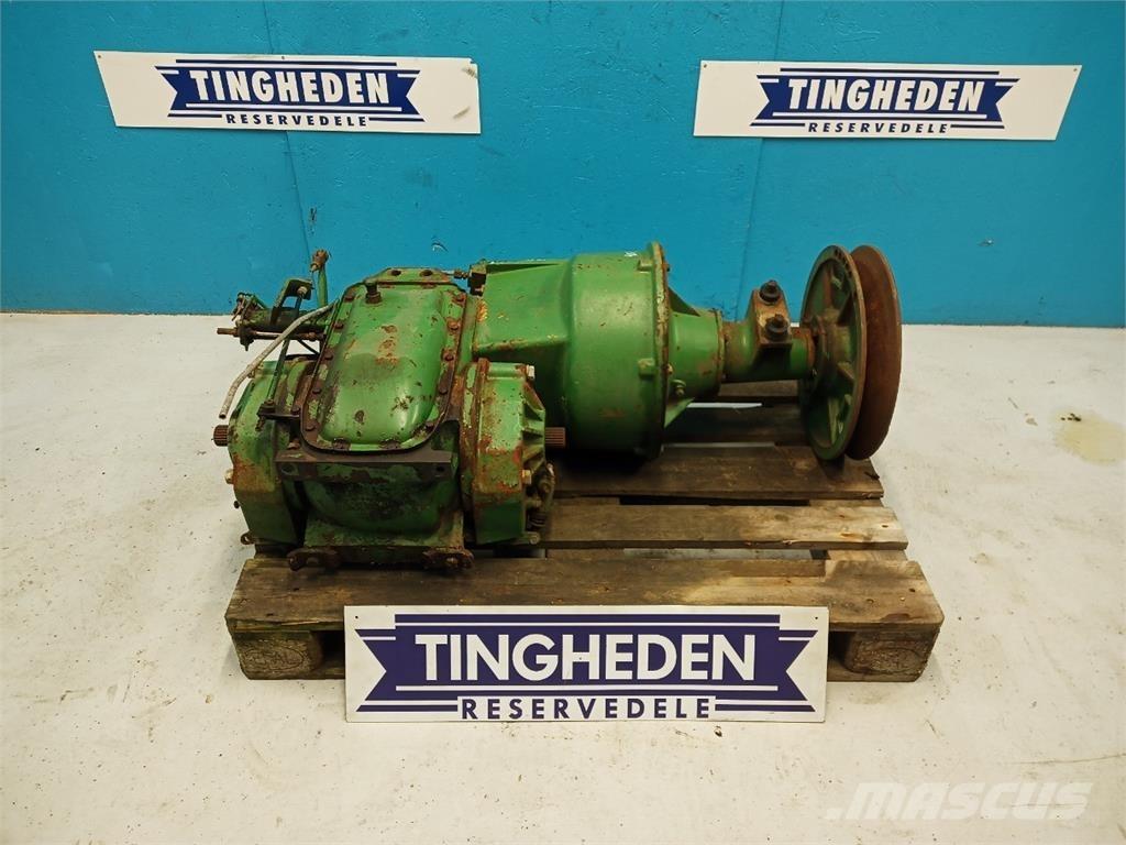 John Deere 1065 Предаване