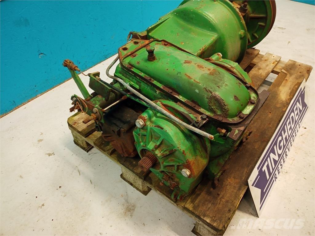 John Deere 1065 Предаване