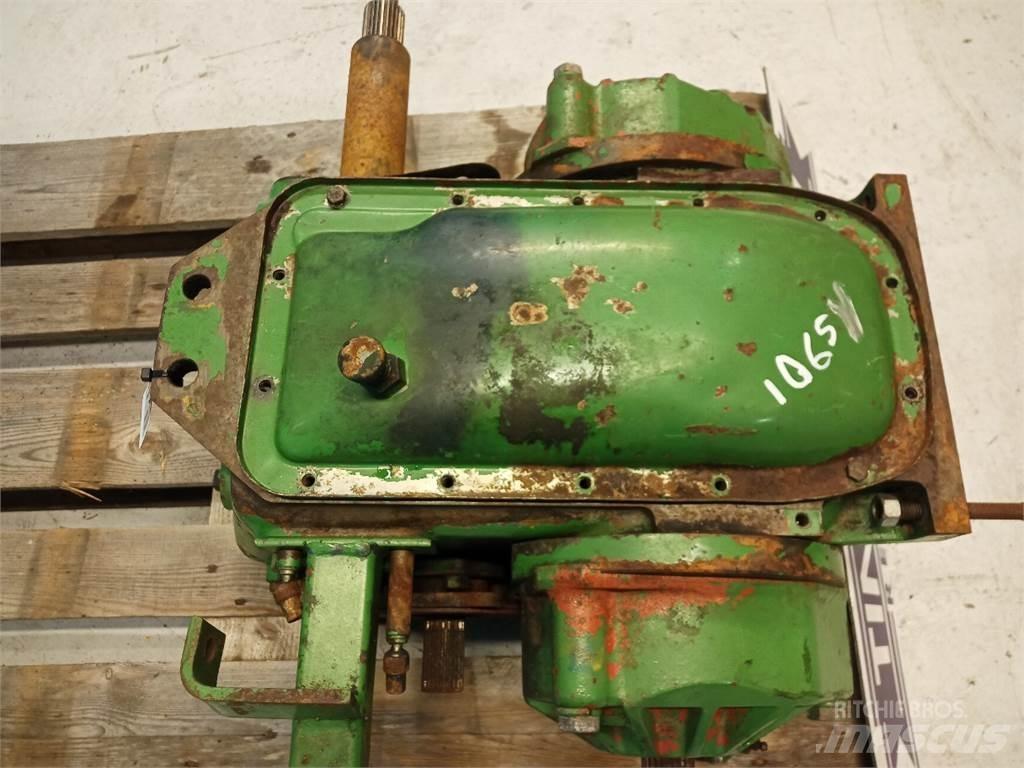 John Deere 1065 Предаване