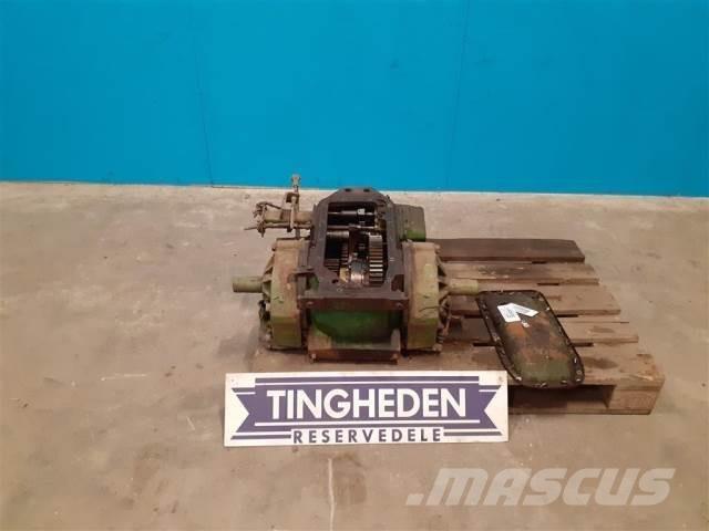 John Deere 1075 Предаване