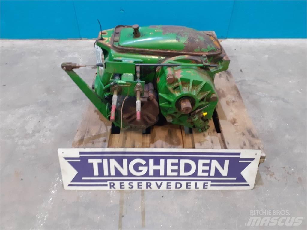 John Deere 1075 Предаване