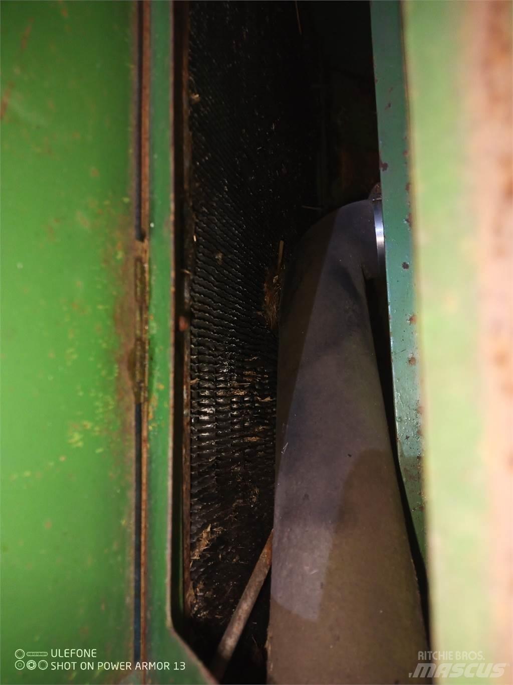 John Deere 1075 Кабина