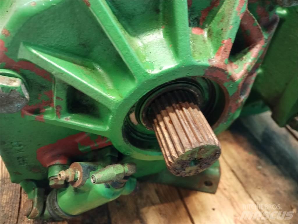 John Deere 1075 Предаване