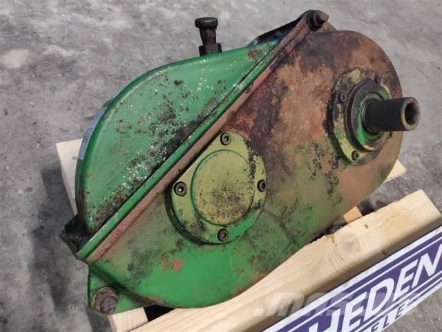 John Deere 1085 Предаване