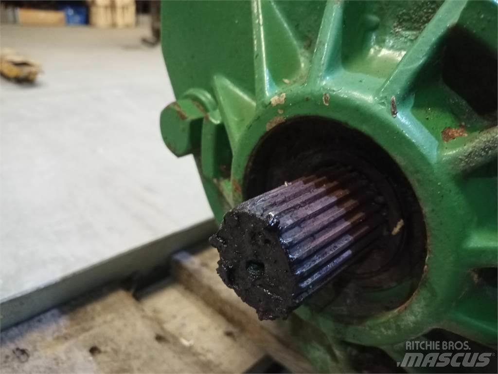 John Deere 1085 Предаване