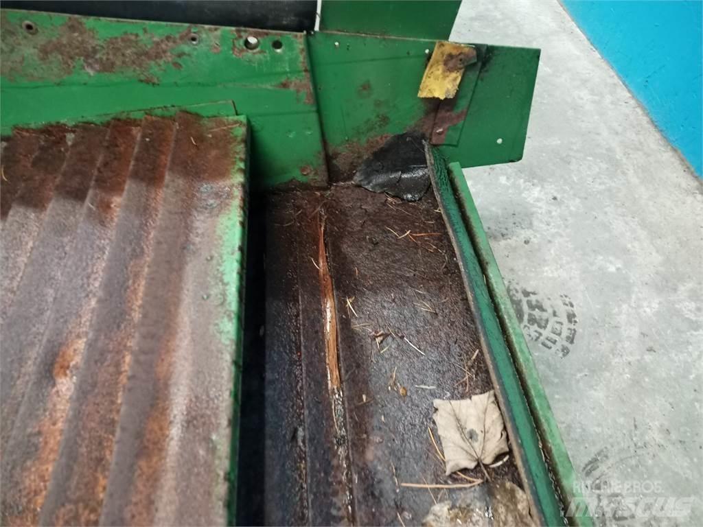 John Deere 1085 Разстилачки на пясък и сол