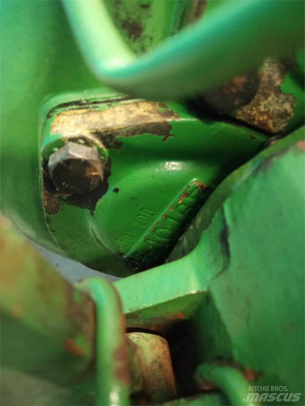 John Deere 1085 Предаване