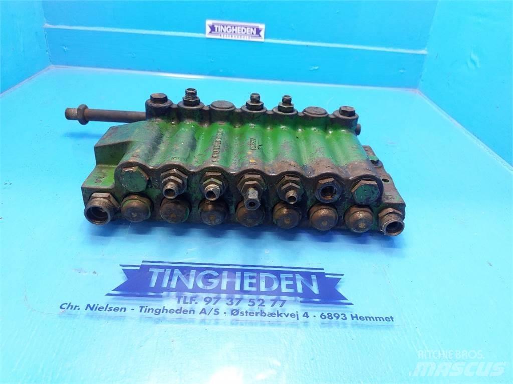 John Deere 1085 Хидравлични