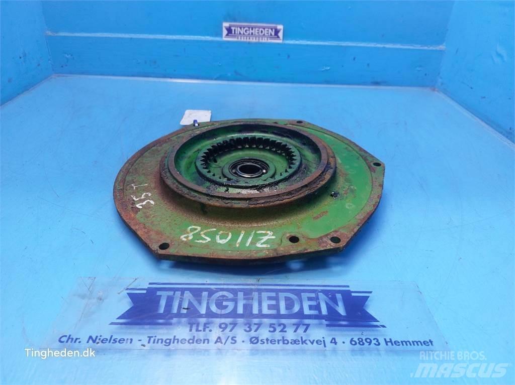 John Deere 1085 Разстилачки на пясък и сол