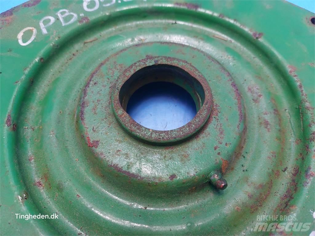 John Deere 1085 Разстилачки на пясък и сол
