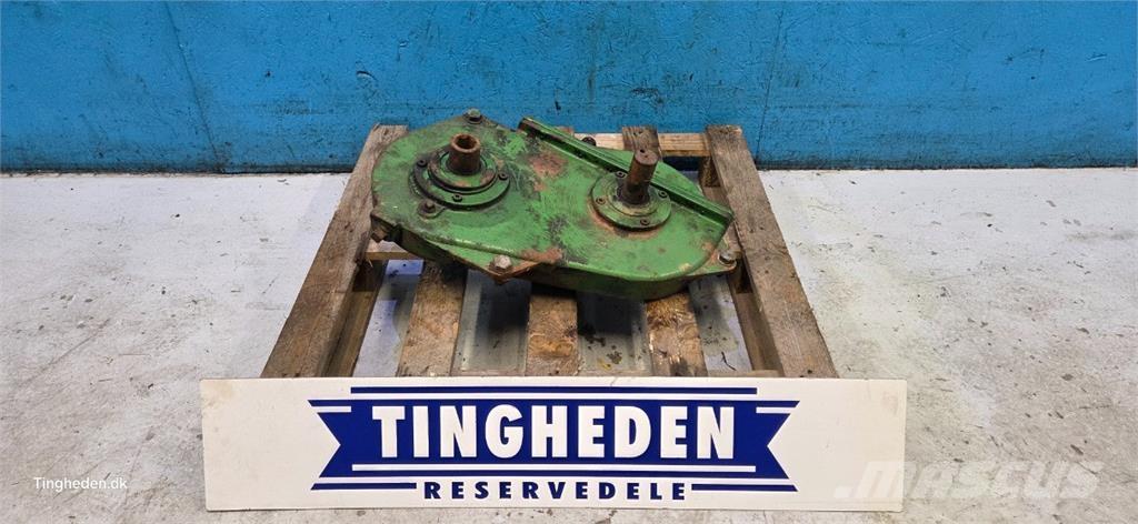 John Deere 1085 Предаване