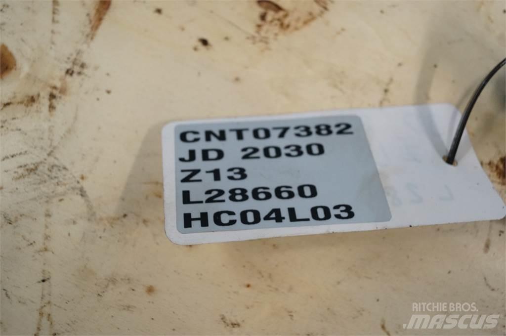 John Deere 2030 Предаване
