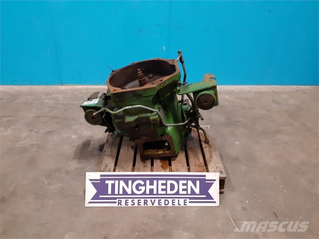John Deere 2040 Предаване